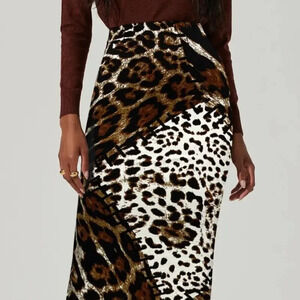 Leopard Pattern Skinny Skirt (Color: Multi Leopard Patterns)